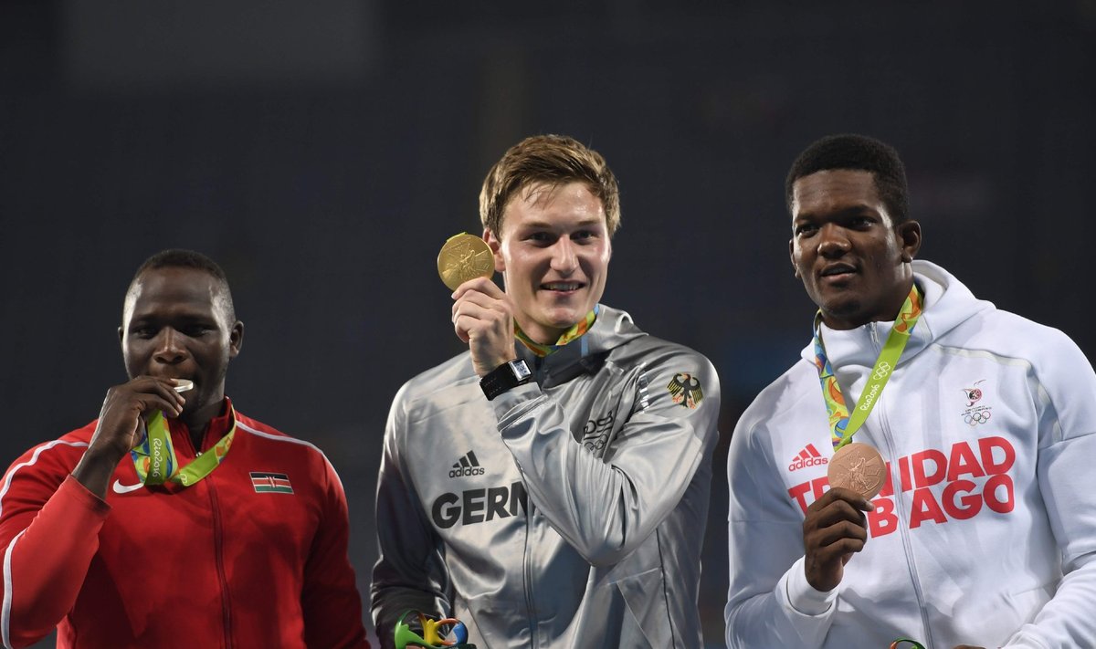 Kirju seltskond: Rio olümpial pääsesid poodiumile (vasakult) Julius Yego, Thomas Röhler ja Keshorn Walcott.
