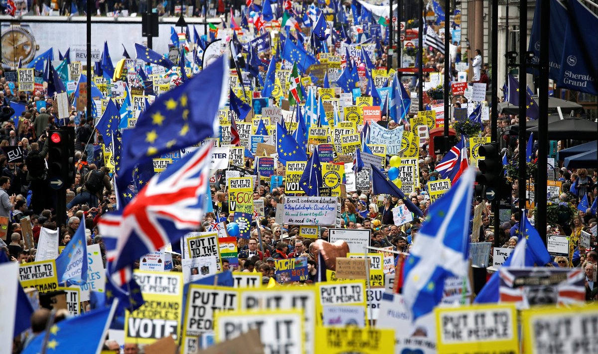 Sajad tuhanded Brexiti vastased avaldasid laupäeval Londonis meelt ja nõudsid uut rahvahääletust.