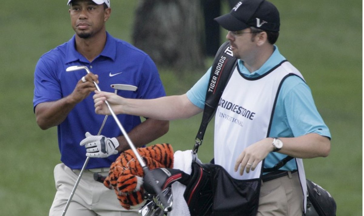 Tiger Woods koos caddiega, caddie, golf