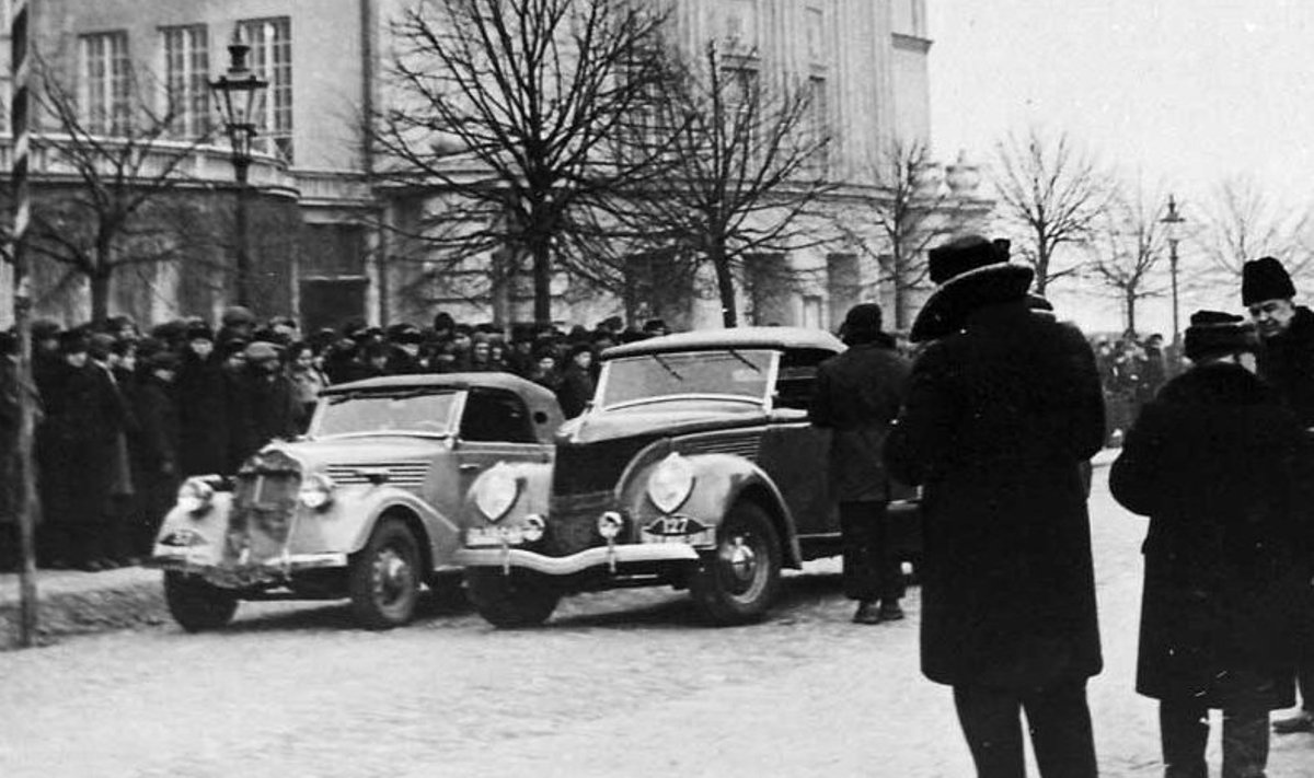Aasta siis oli 1937: Estonia teatri eest alustas teed Monte Carlo poole kuus autot. Vasakul prantslase L. Billoni Renault, paremal tema kaasmaalase R. Carriere'i Watford. (Eesti Filmiarhiiv)