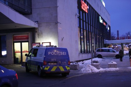 Politsei pidas kinni Balti jaama lähedal asuvas kasiinos õhkrelvaga vehkinud mehe