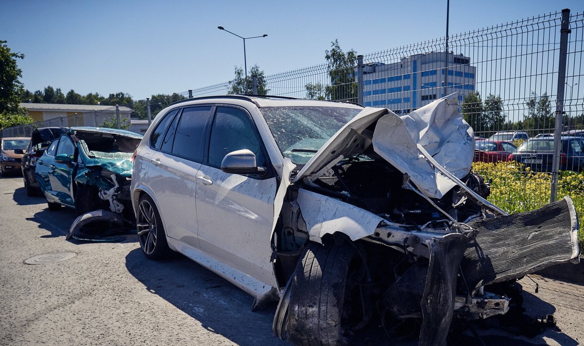 BMW, millega sõitnud juht kaks inimelu nõudnud õnnetuse põhjustas, sai vähem kannatada kui teised avariis osalenud sõidukid.