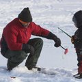 Вниманию рыбаков! Чудское озеро в субботу откроют для зимней рыбалки, но только отчасти