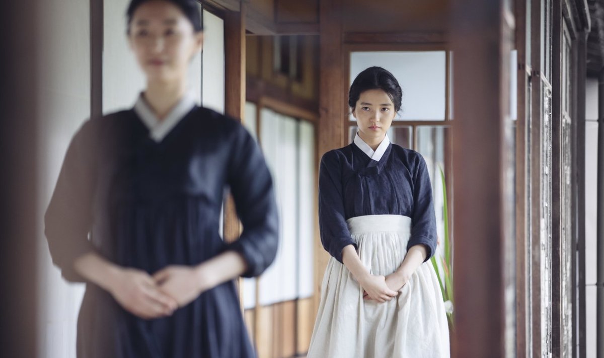 KOREA EROOTIKA: Rikas pärijanna armub oma teenijatüdrukusse (Kim Tae-ri, paremal).