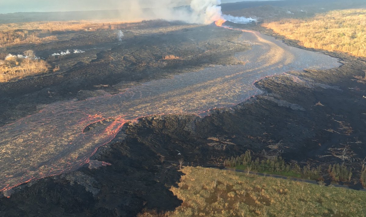 Nädala keskel voolas Kīlauea vulkaanist ikka veel välja suur hävitav laavajõgi.