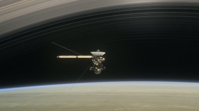 Cassini Saturni ja selle rõngaste vahelt läbi lendamas. Kunstniku kujutluses mõistagi. 