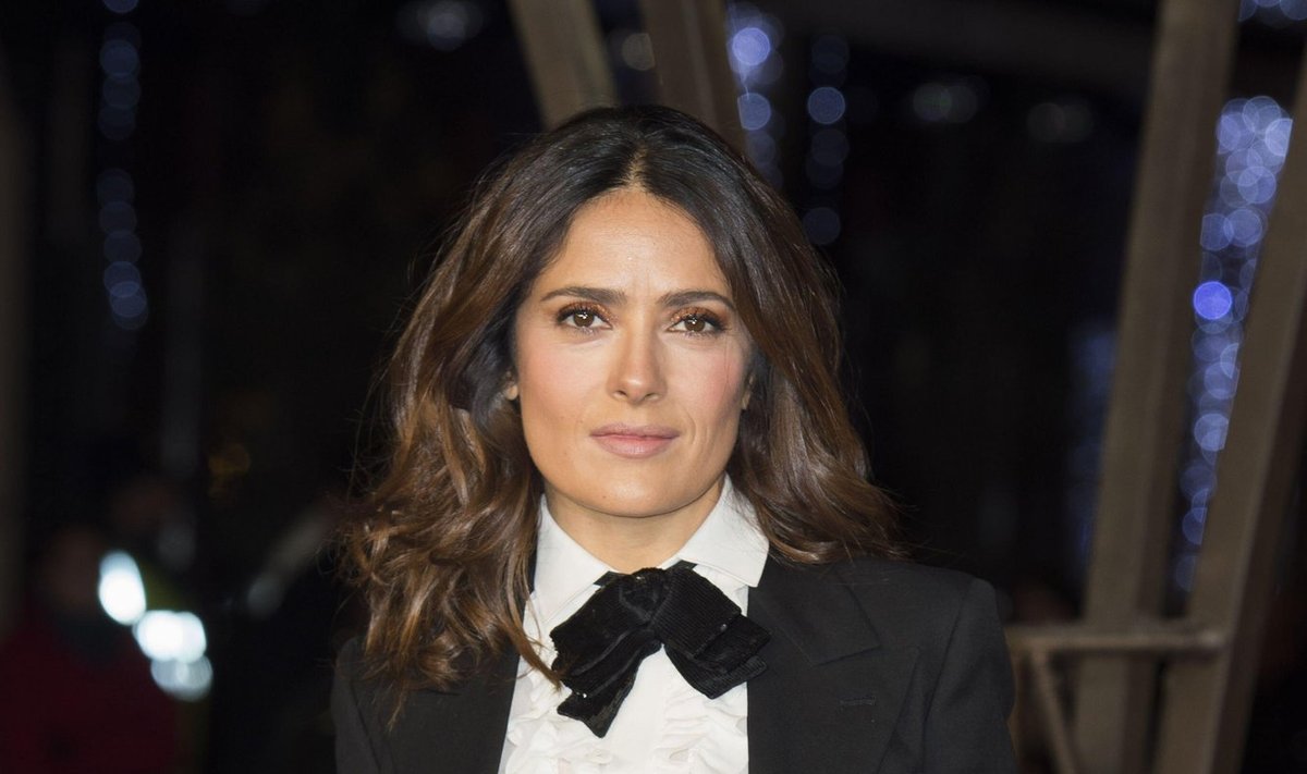 Salma Hayek kannab vahelduseks lipsu.