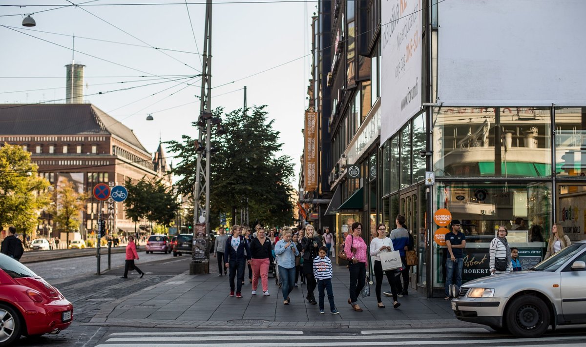 Tänavamelu Helsingi kesklinnas, mida tänavu sügisel võib hakata pingestama sadade liinibuside kadumine.