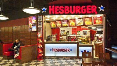 Venemaa Hesburgeri restoranid said uue nime, kuid kõik muu jäi samaks. Burgereid tehakse väidetavalt originaalretsepti järgi
