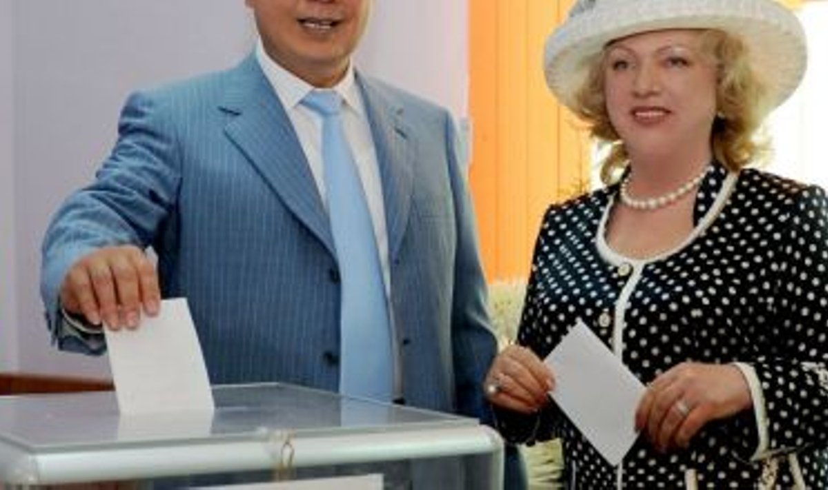 Kurmanbek Bakijev koos abikaasaga