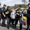 ВИДЕО | Экоактивистку Грету Тунберг задержали на акции в Гааге 