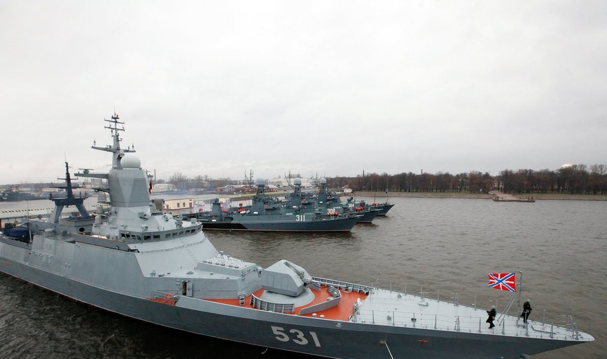 Naval ships in Kronshtadt port prepared for voyage