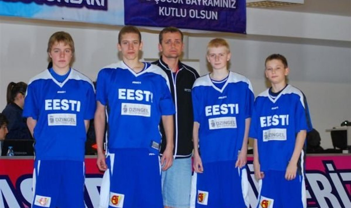 Noored korvpallurid Türgis
