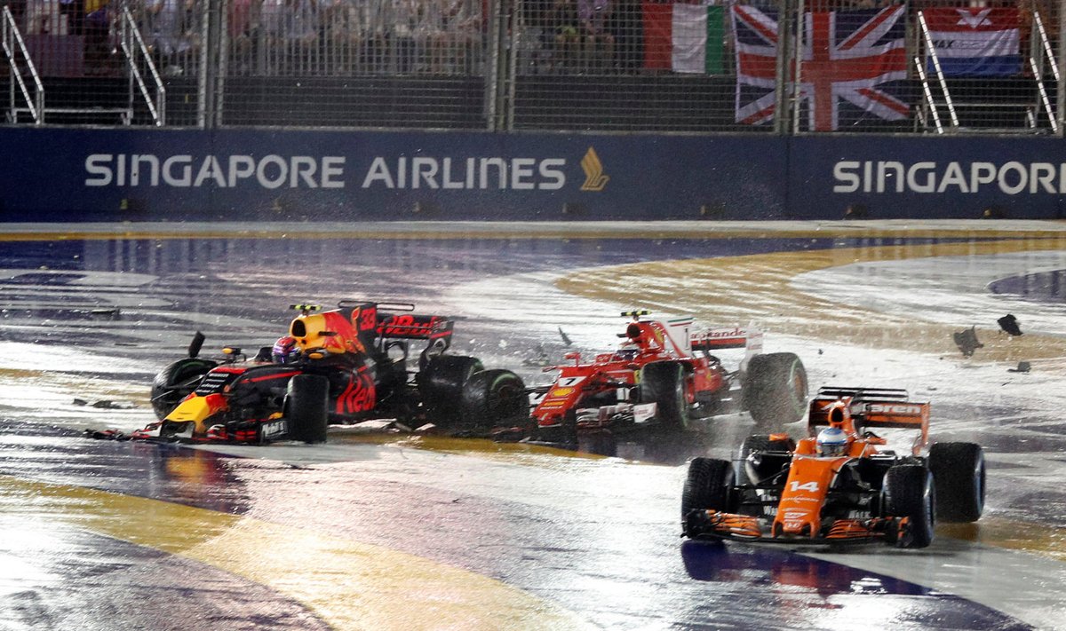 Fernando Alonso esiplaanil, taamal Max Verstappen ja Kimi Räikkönen