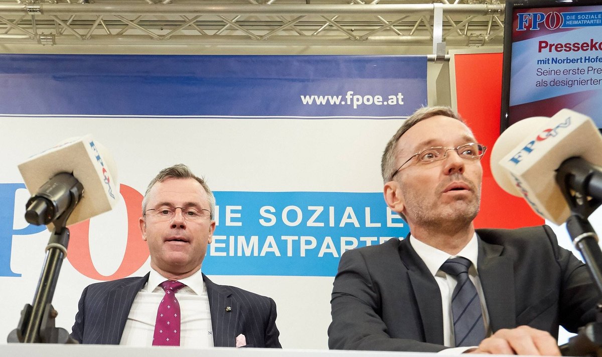 Vasakul FPÖ uus juht Norbert Hofer, paremal endine siseminister Herbert Kickl