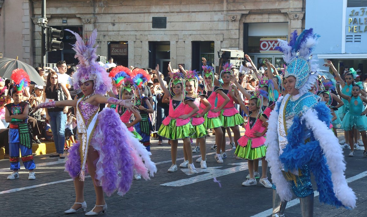 Mérida karnevalipidustused algasid laste rongkäiguga, mis panid kesklinna elama nagu animafilmi.