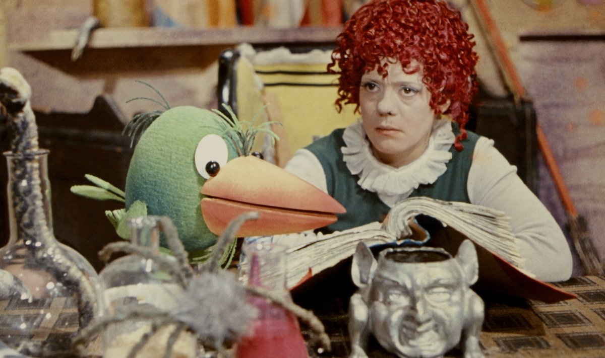 Telelavastus “Väike nõid” Mari Lillega peaosas oli esmakordselt ETV eetris 1975. aastal.