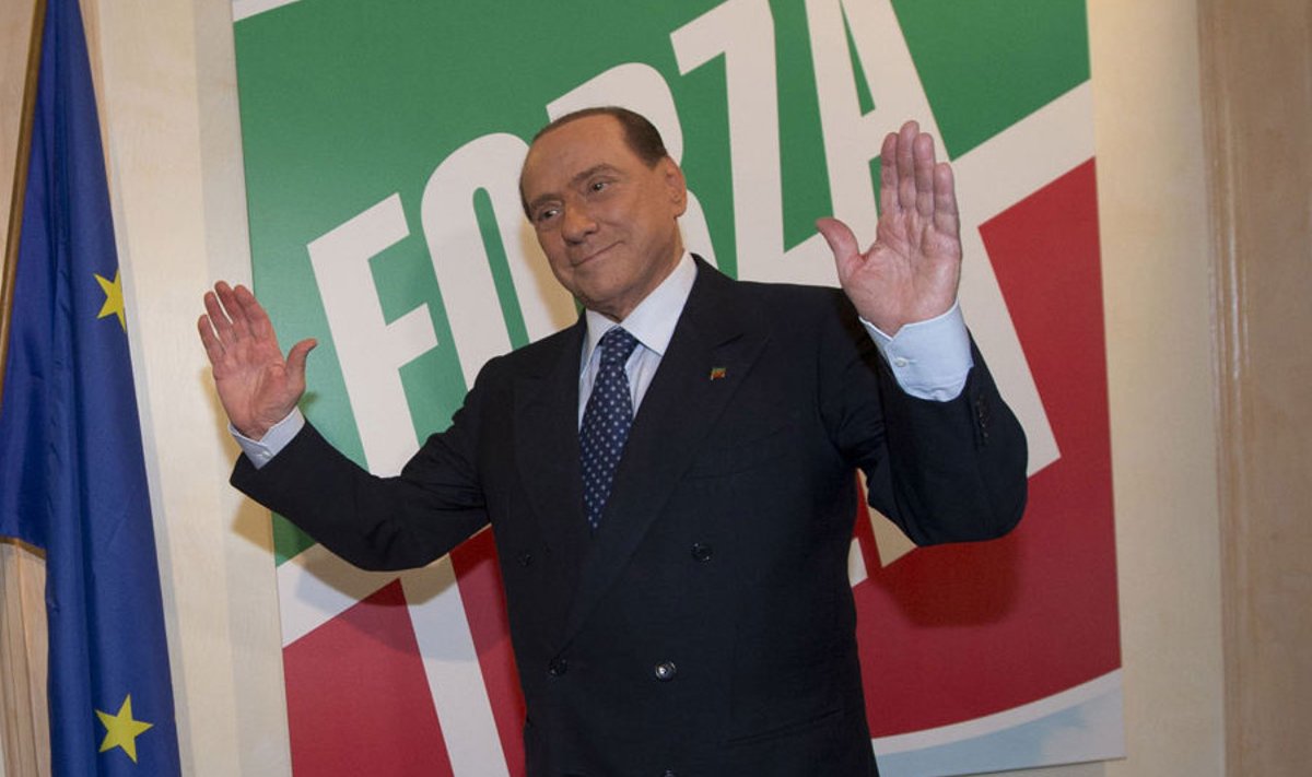 Septembris taaselustas Berlusconi oma esimese partei Forza Italia, millega ta loodab võita ennetähtaegsed valimised. 