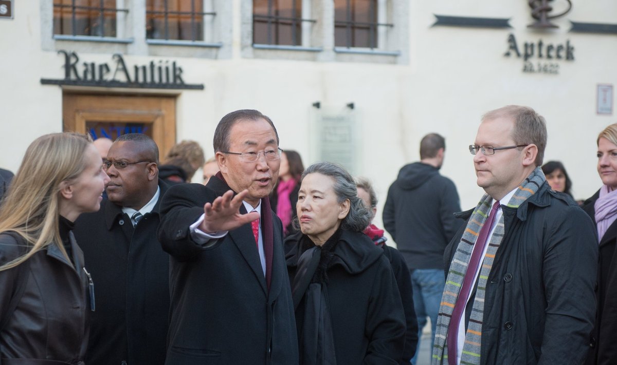 ÜRO peasekretär Ban Ki-moon mullu novembris koos Urmas Paetiga Tallinna vanalinnas