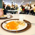 Центристы предлагают вдвое увеличить дотацию на школьные обеды