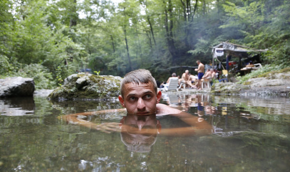 Pühapäeval Bosnias 42-kraadise kuumuse eest vette põgenenud mees