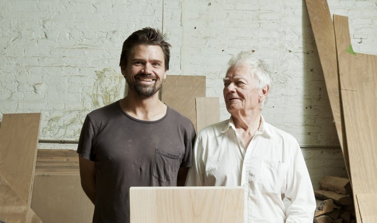 Pildiallkiri:Taavo Somer, left, and his father, Toivo, at Taavo s workshop where he works on details for his highly anticipated restaurant, Isa, in the Brooklyn borough of New York, Aug. 25, 2011. Somer, one of downtown s most imitated tastemakers, is it