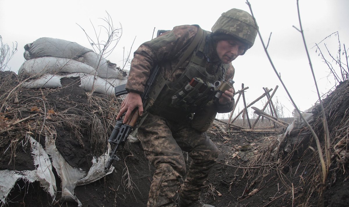 OOTUS: Ukraina sõdur Donetski kandis 3. aprillil. Viimati oli suurem tulistamine 26. märtsil Šuma küla juures, kus sai surma neli ukrainlast. Ukraina ülemraada võttis üle-eelmisel nädalal vastu seaduse, mis lubab reserviste sõtta kutsuda mobilisatsiooni välja kuulutamata. Sõditakse, aga justkui sõjaolukorrata. Uus normaalsus?