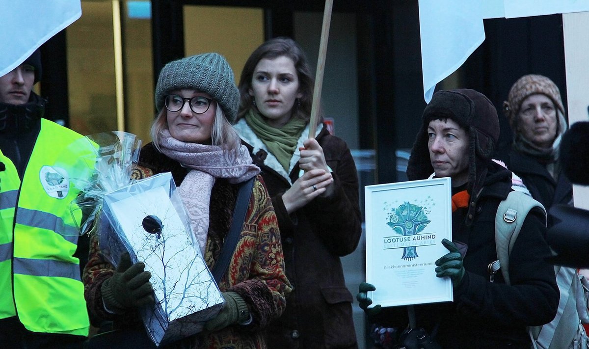 Eesti Metsa Abiks on korraldanud ka avalikke üritusi metsade kaitseks. Pildil 2017. aastal toimunud meeleavaldus Tallinnas.