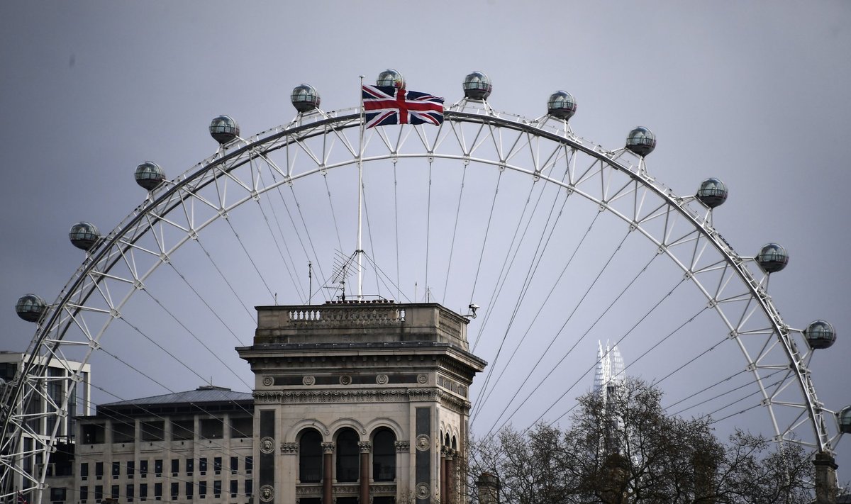 LUKUS LONDON: Tühi ja seisev London Eye vaateratas 29. märtsil.