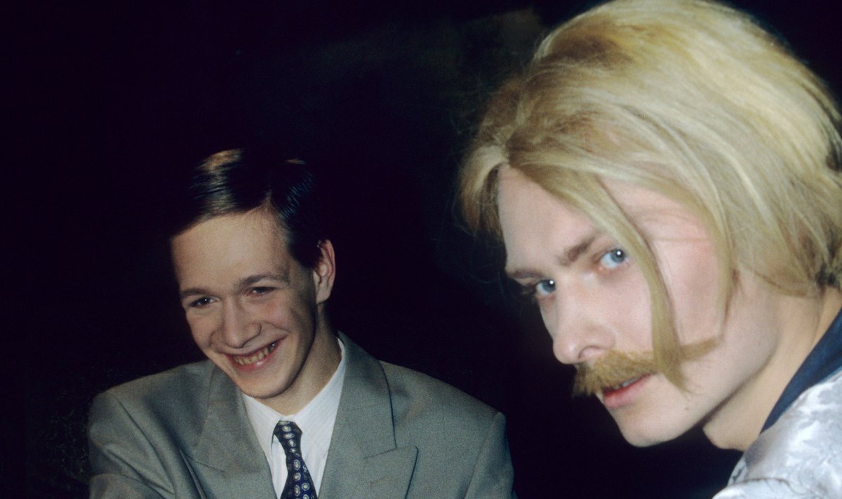ELU PEREMEHED: Rednar Annus (vasakul) ja Andres Puustusmaa Värvi TV sketšis 1994. aastal.