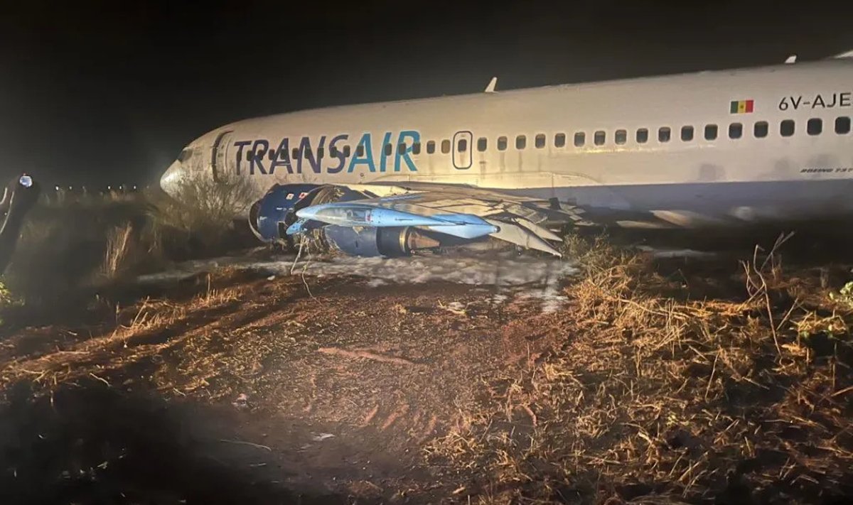 Boeing 737 lennuk libises Senegalis stardirajalt maha.