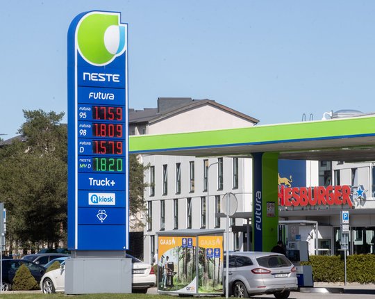 FOTOD | Tänasest tõusis mitme energiakandja aktsiis. Mida tegi see kütusehindadega? 