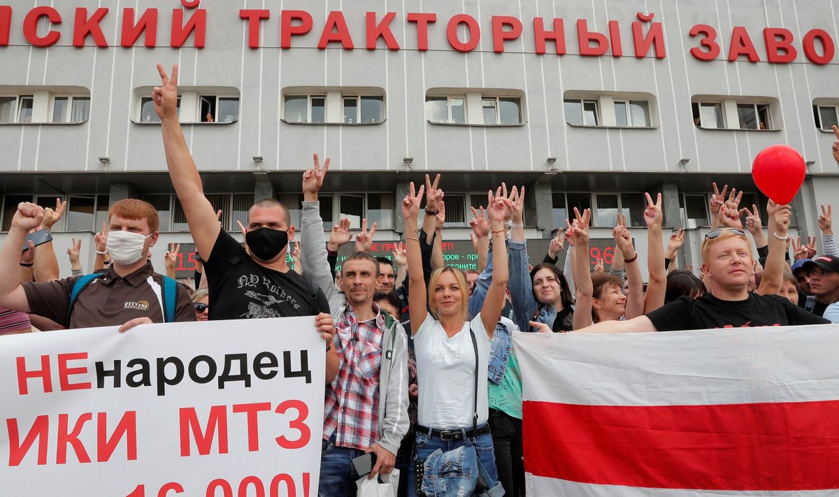 Employees of Minsk Tractor Works protest against presidential election results in Minsk