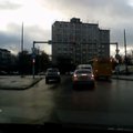 VIDEO: Bussijuht sõitis Tallinnas punase tulega ristmikule