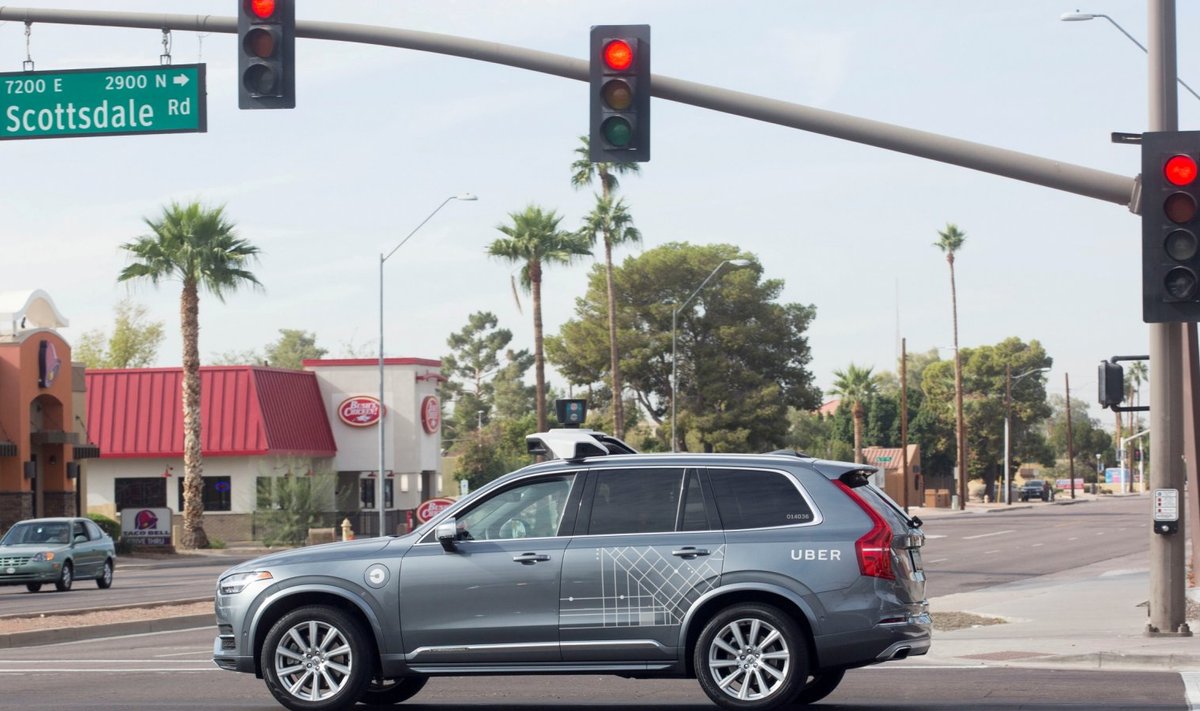 Uberi isejuhtiv Volvo Arizonas katsesõidul eelmise aasta detsembris.