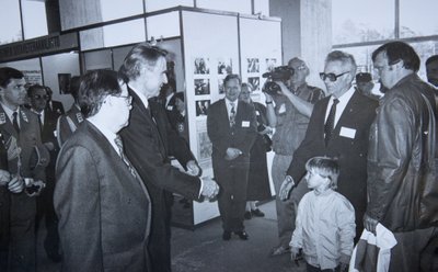 Kahe sõjaveterani – Soome Vabariigi presidendi Mauno Koivisto ja soomepoiste ühenduse tegevesimehe asetäitja Raul Kuutma – kohtumine 1992. aastal.