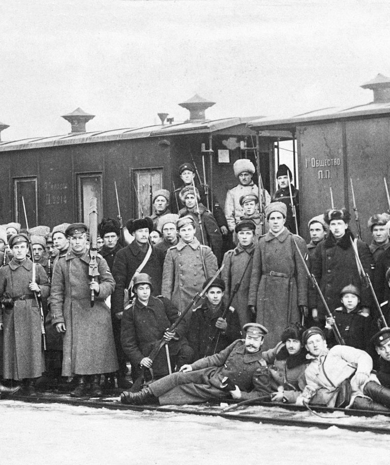 SÕTTA! 6. jalaväepolgu võitlejad vabadussõja ajal detsembris 1918 enne rindele minekut.