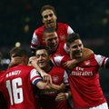 FOTO: Sprindilegend Linford Christie avalikustas Arsenali uue hooaja särgi