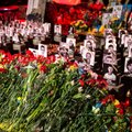 FOTOD ja VIDEO: Aasta pärast veriseid sündmusi - Maidan on kaetud tuhandete lillede ja küünaldega