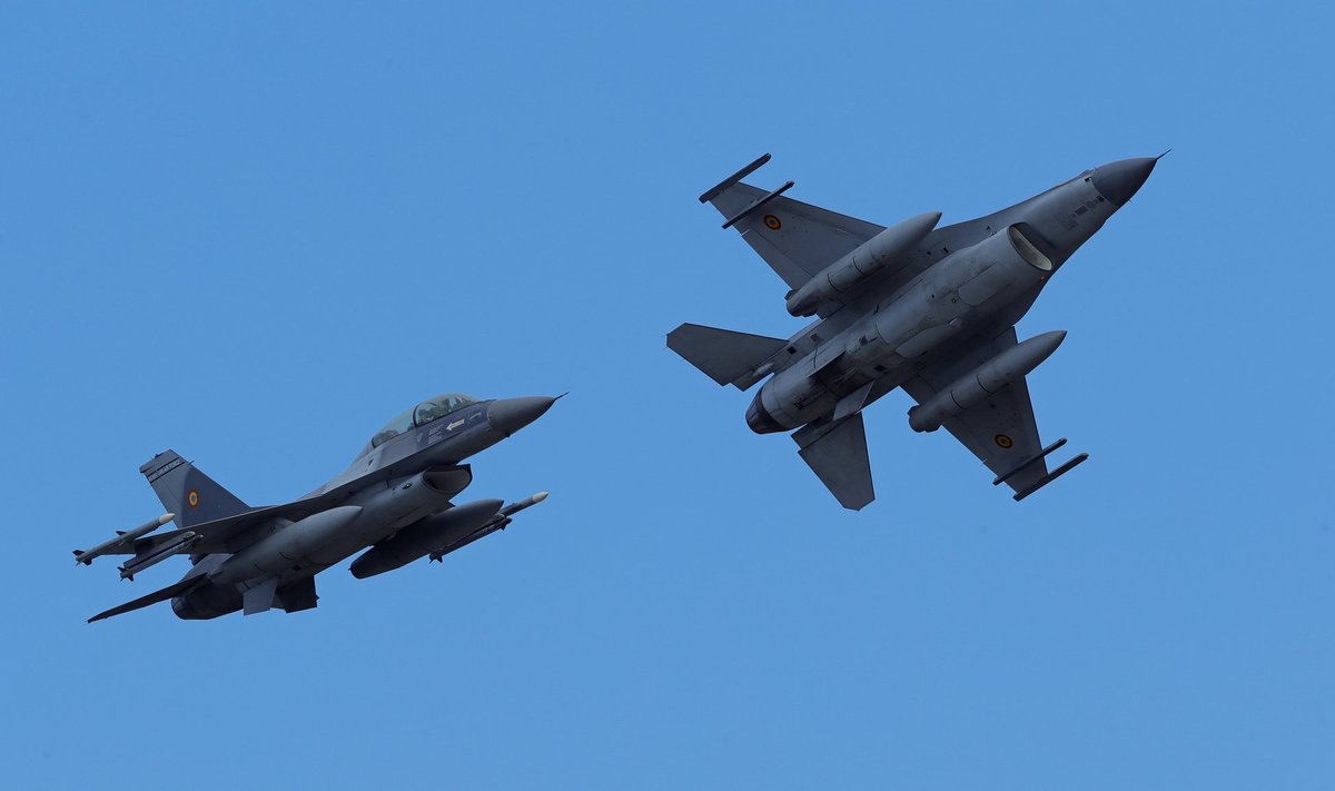 UKRAINA OOTAB HÄVITAJAID: Fotol olevaid F-16 hävituslennukeid juhivad siiski veel rumeenlased.