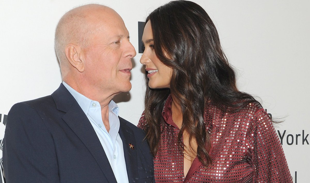Bruce Willis koos abikaasa Emma Hemingiga aastal 2019.