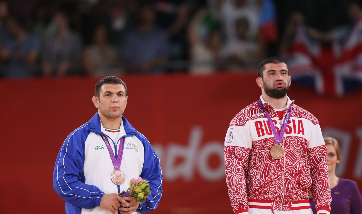 Biljal Mahhov (paremal) Londoni olümpia poodiumil.