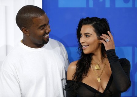Kim Kardashian and Kanye West arrive at the 2016 MTV Video Music Awards in New York