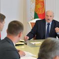 Лукашенко попросил не избивать упавших и лежащих протестующих