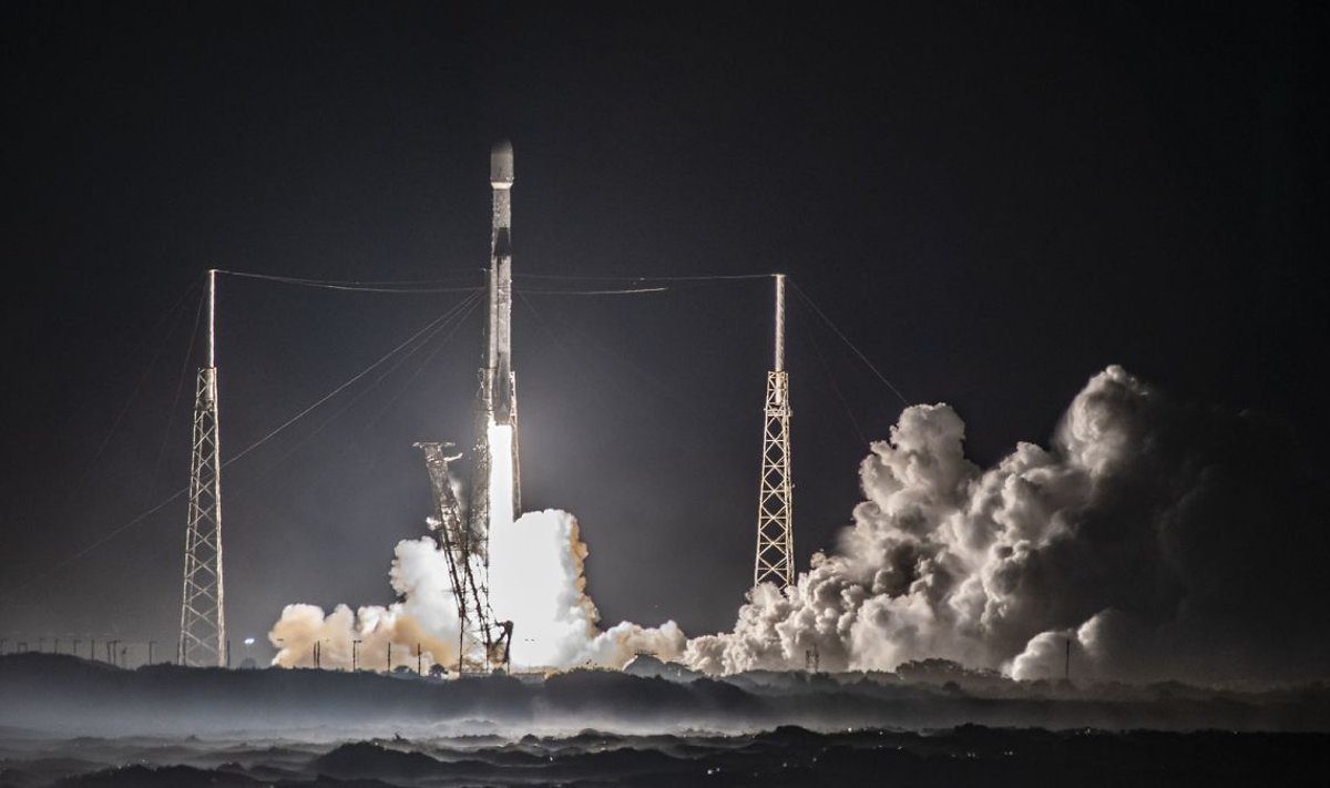 SpaceX toimetas orbiidile suure partii Starlinki satelliite