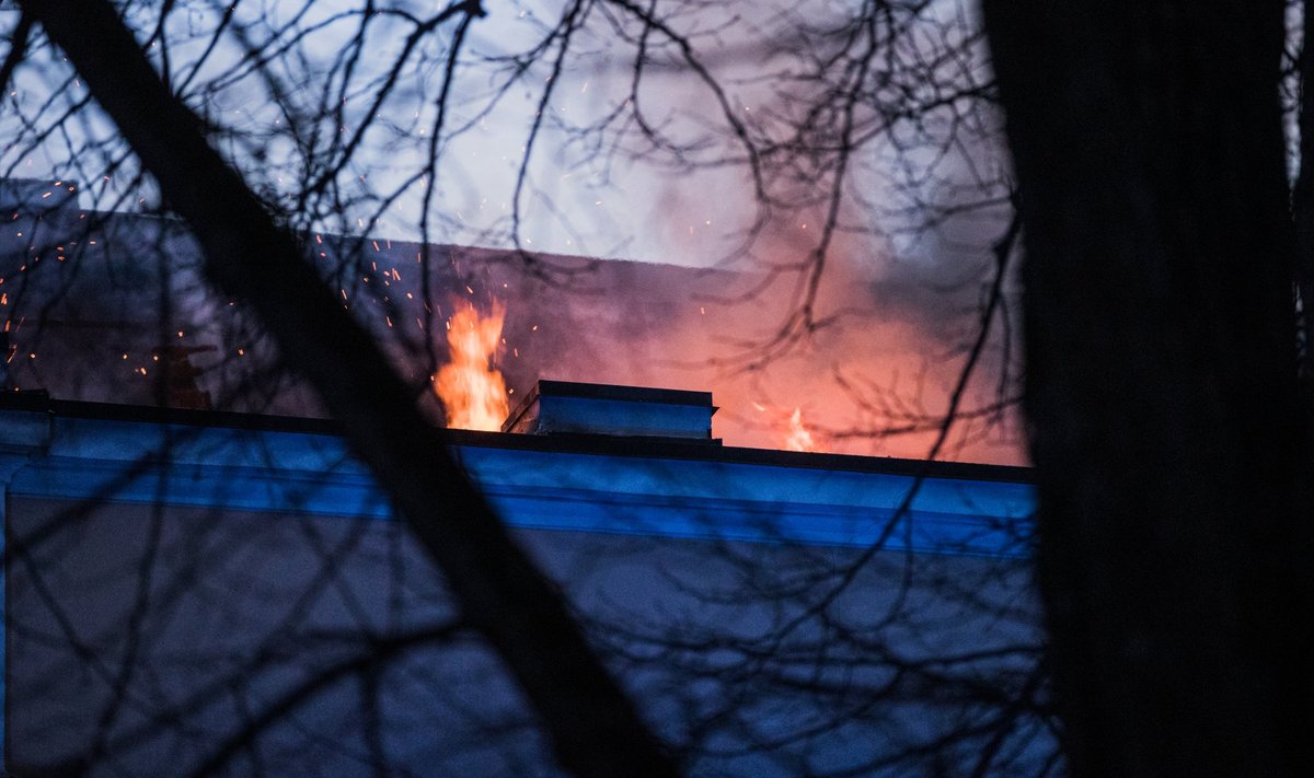 Kui leegid katusest väljas, on hilja paberil tegutsemist markeerida