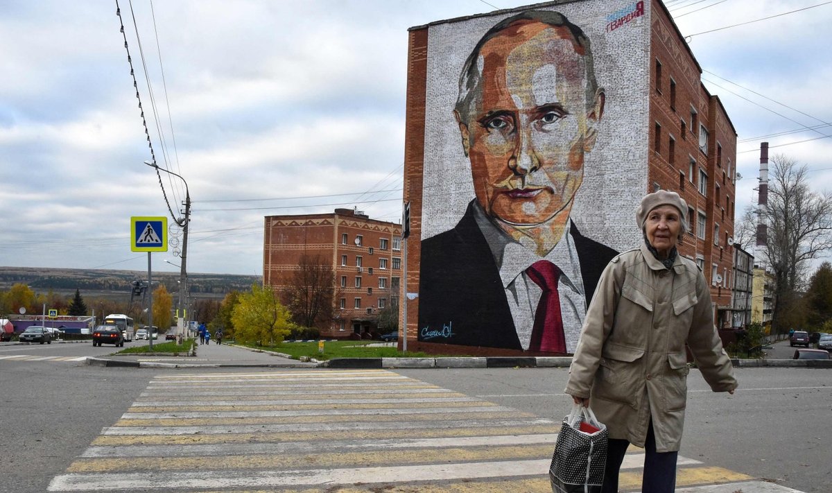 Vladimir Putini portree maaling Venemaal Kashira linna maja seinal