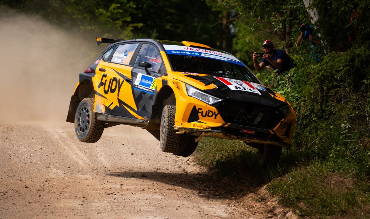 Georg Linnamäe sai Rally Estonial MM-karjääri esimese kiiruskatse võidu. See näitab arengut. 