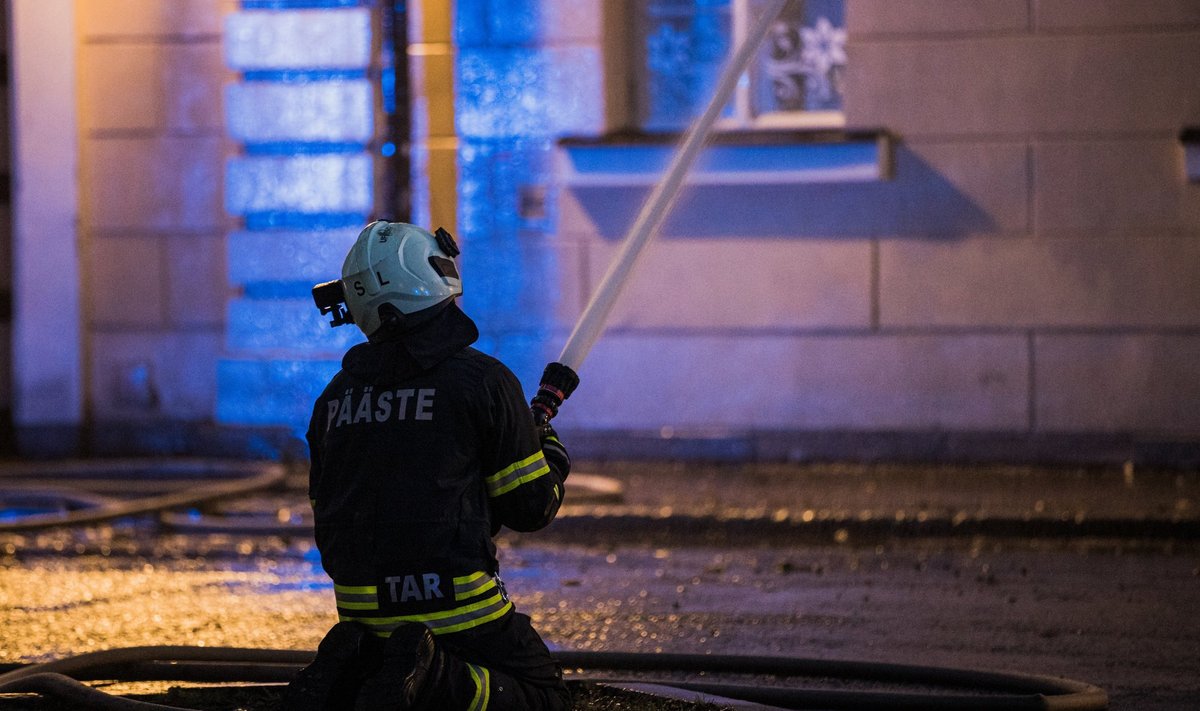 Põlengut kustutama oodatakse küll paari minuti jooksul