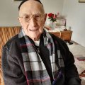 Maailma vanimaks meheks kinnitati Auschwitzi surmalaagri üle elanud iisraellane